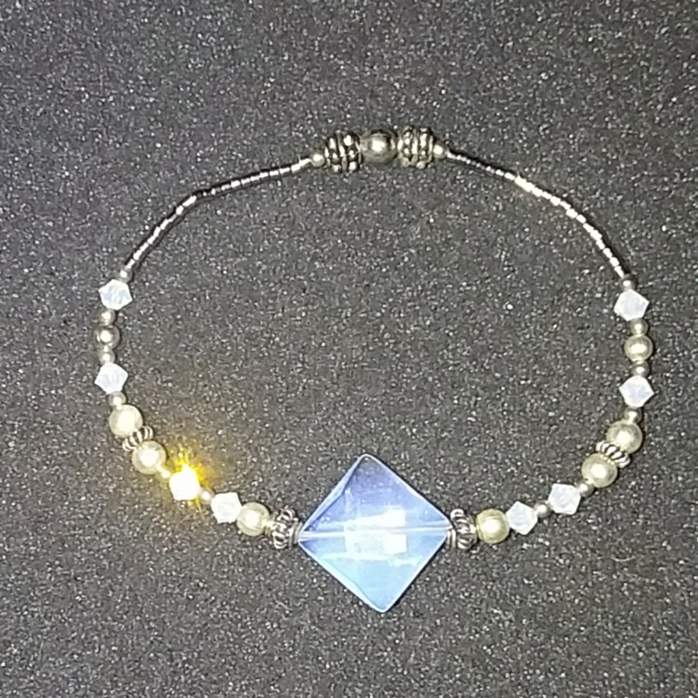 White/clear hand beaded bracelet